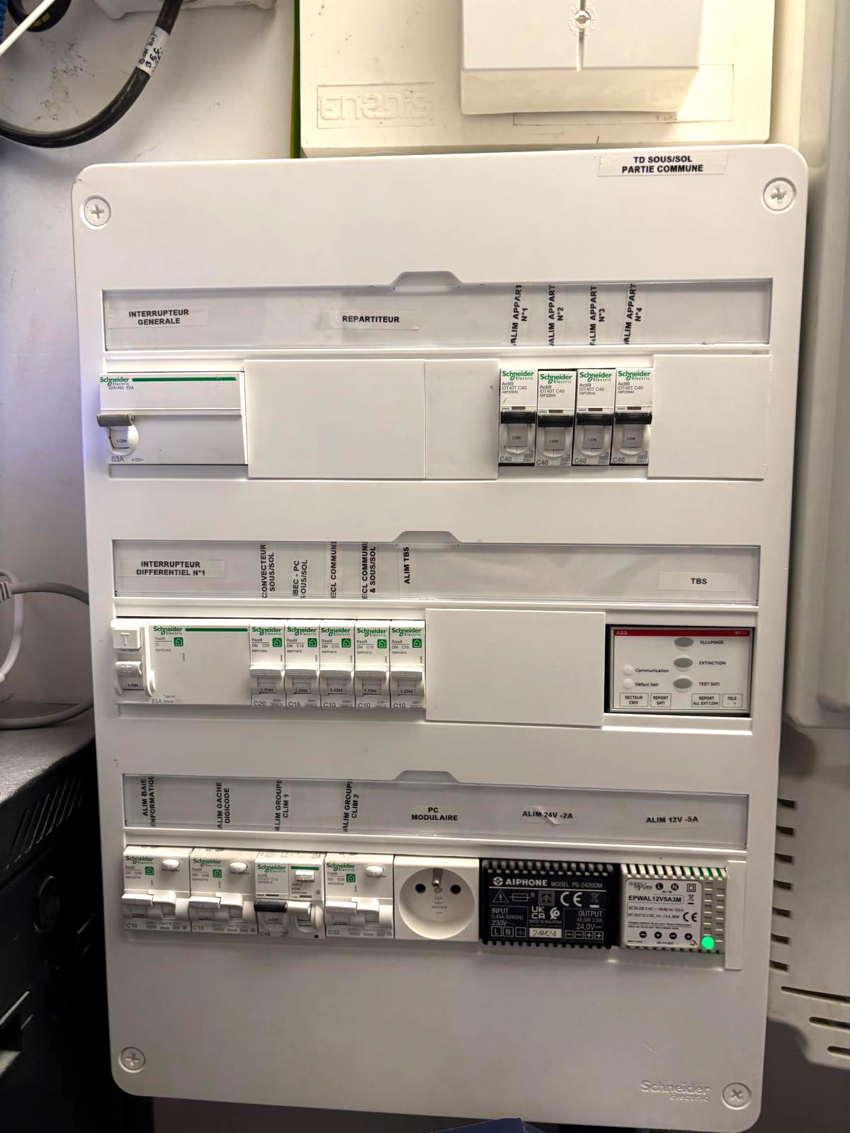 R&eacute;novation &eacute;lectrique d&rsquo;appartements dans le Marais &agrave; Paris : projet LOV MARAIS par SITCF image 4