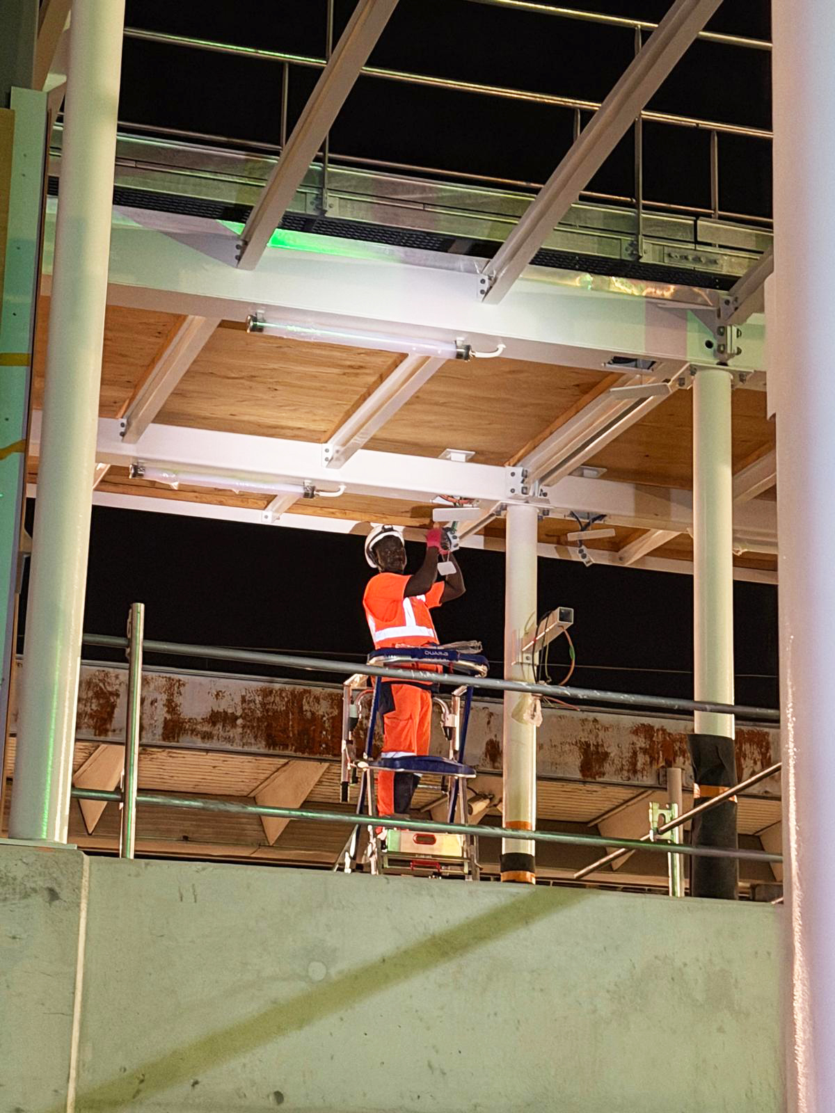Travaux &eacute;lectriques &agrave; la gare de Rosny-Bois-Perrier | SITCF image 3