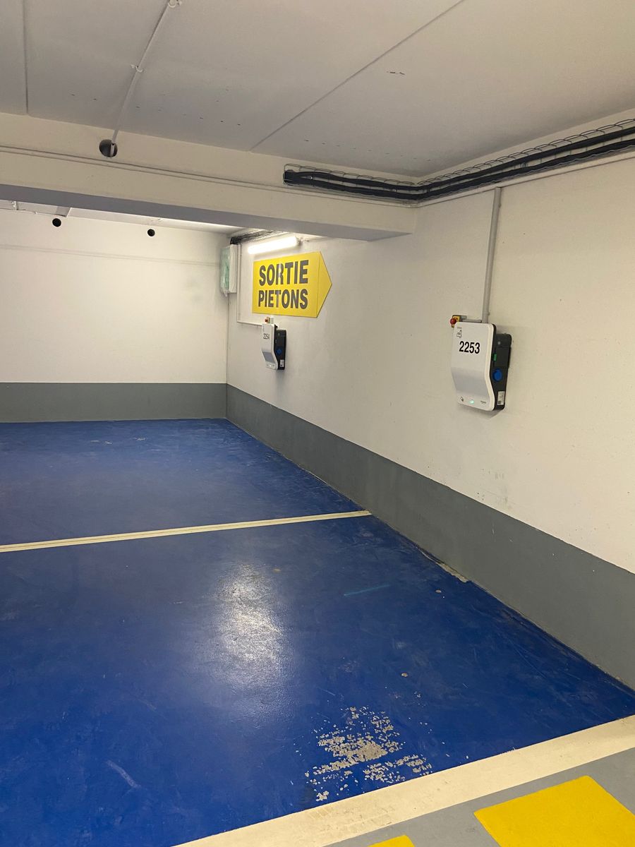 Installation de bornes de recharge IRVE dans un parking résidentiel | SITCF 95 image 4