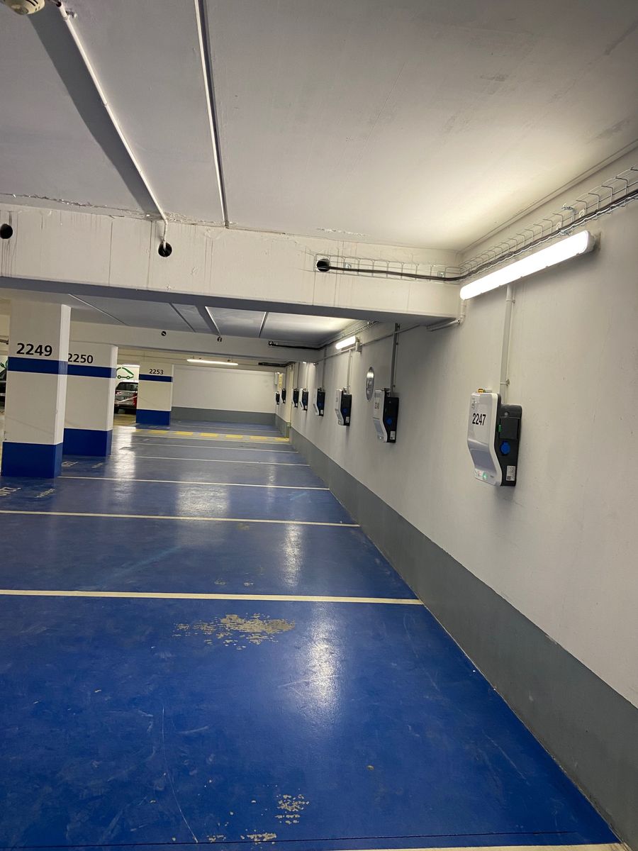 Installation de bornes de recharge IRVE dans un parking résidentiel | SITCF 95 image 5