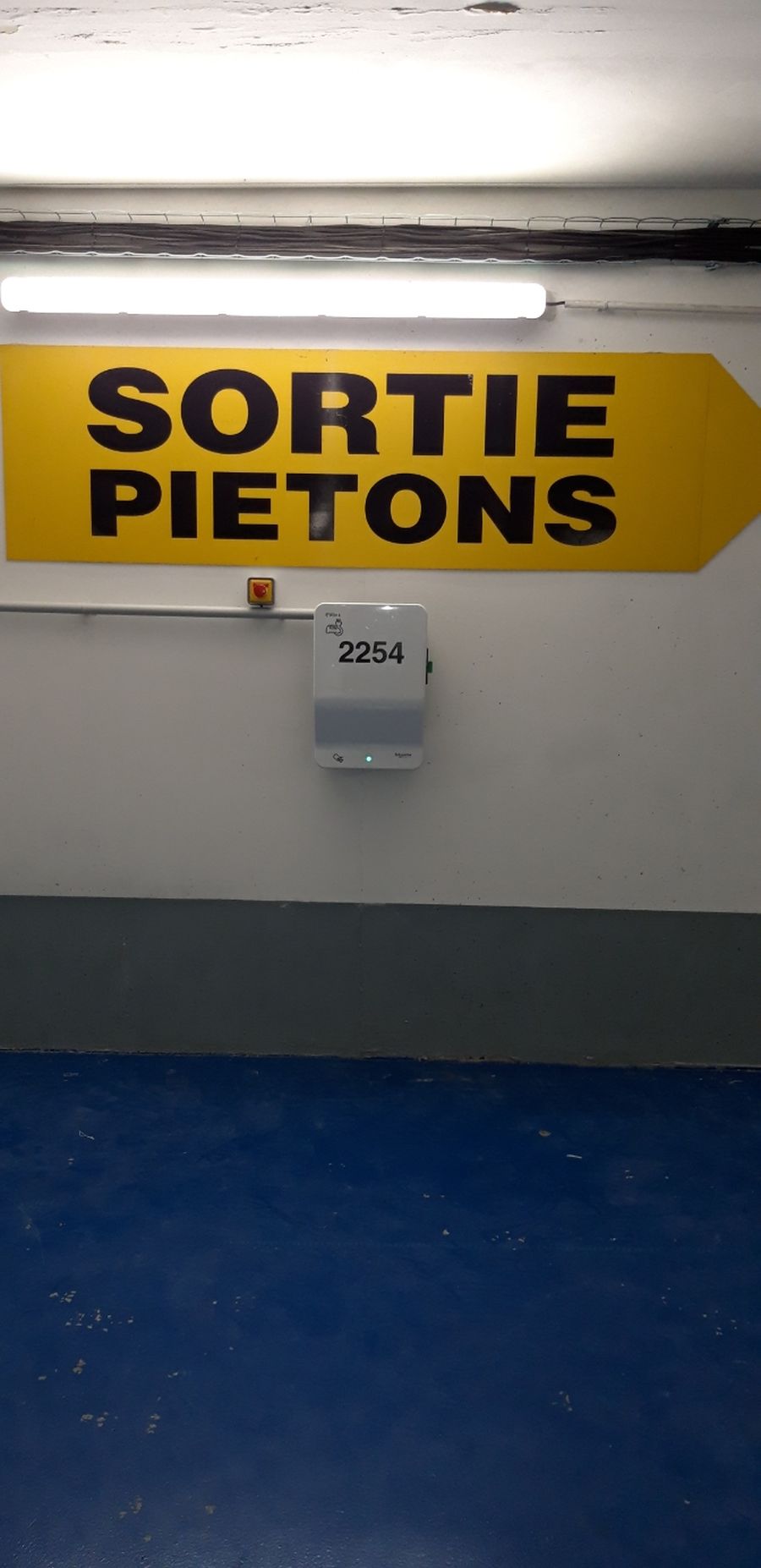 Installation de bornes de recharge IRVE dans un parking résidentiel | SITCF 95 image 7