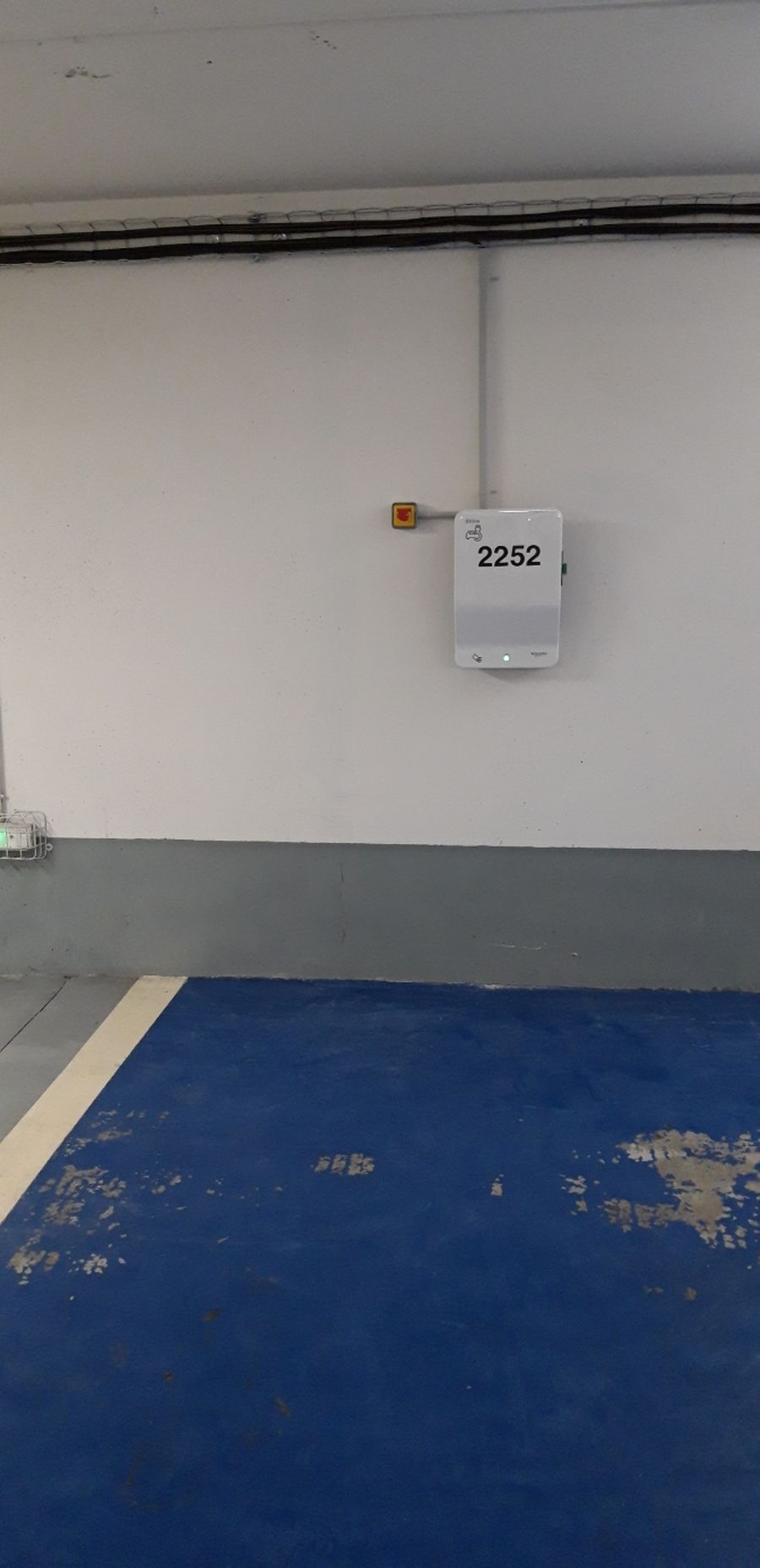 Installation de bornes de recharge IRVE dans un parking résidentiel | SITCF 95 image 10