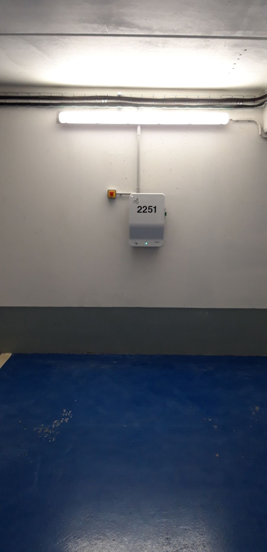 Installation de bornes de recharge IRVE dans un parking résidentiel | SITCF 95 image 11